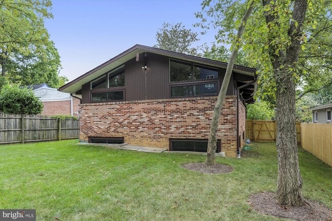 Building Photo - 5511 Huntington Pkwy