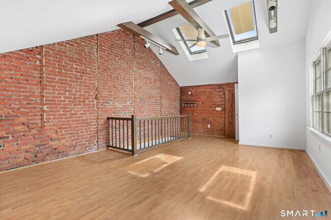 Building Photo - 104 Thornton St