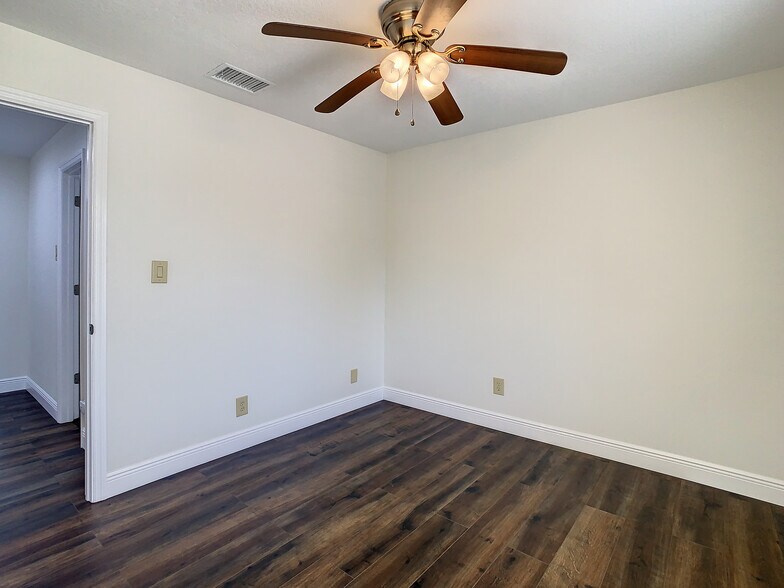 Building Photo - 9027 Pebble Creek Dr