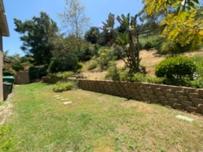 Building Photo - Amazing Carlsbad Home with extra room down...