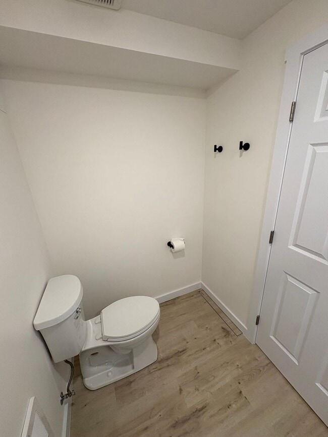 Building Photo - NEWLY RENOVATED 2 bed/ 1 bath Basement Apartment for Rent – All Utilities Included