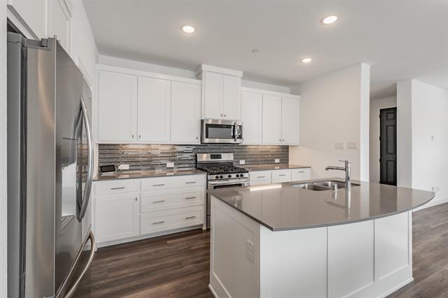 Building Photo - 405 Matchbox St