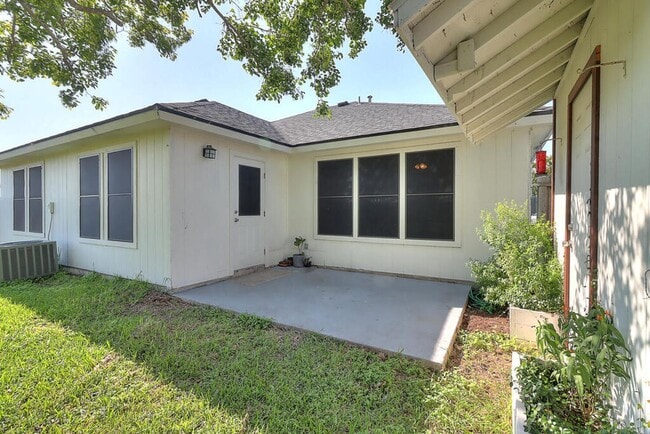 Building Photo - 7605 Cougar Dr