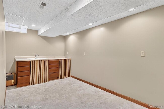 Building Photo - 40051 Finley Dr