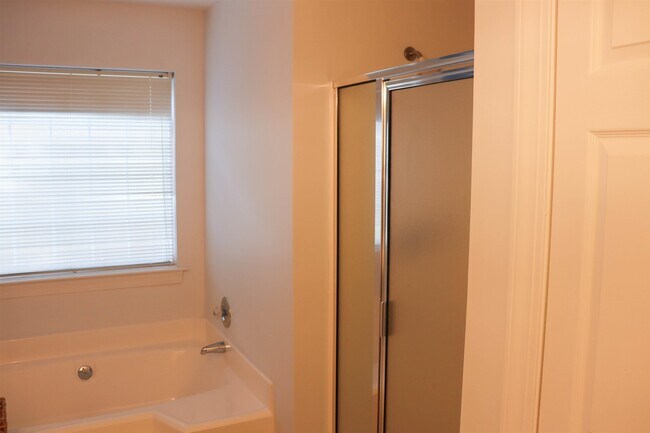 Building Photo - 4384 Daphne Ln