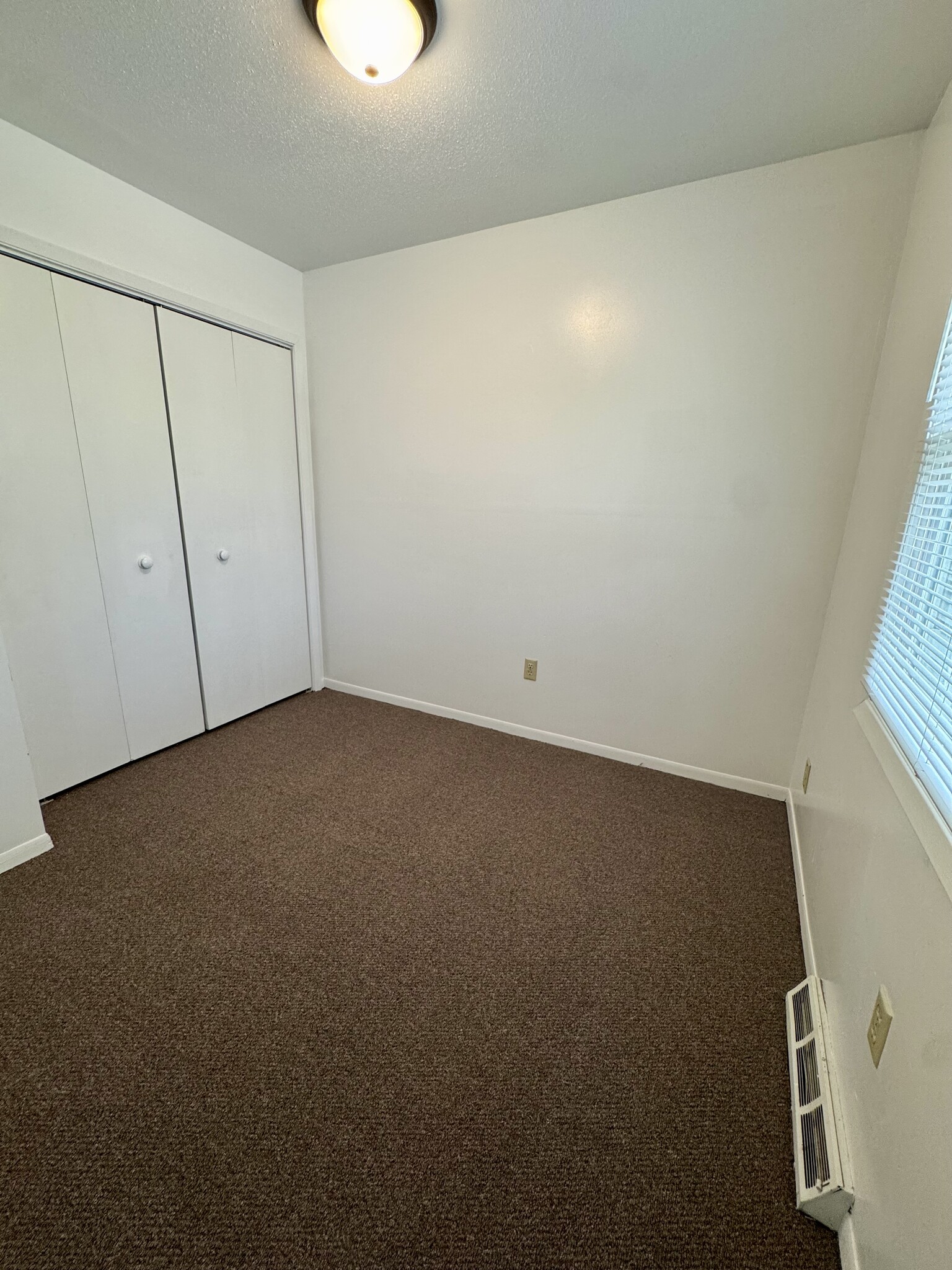 Building Photo - 674 W 64th St