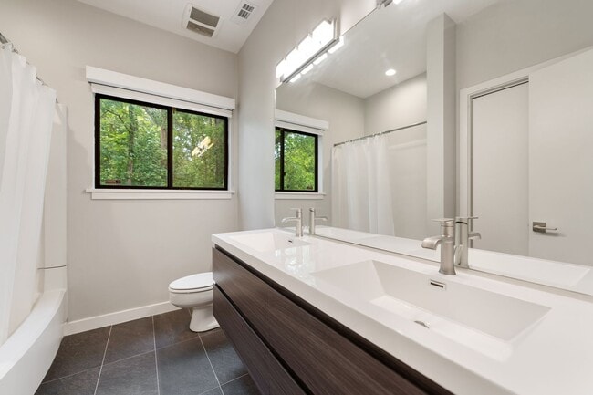 Building Photo - Beautifully Remolded 3 Bedroom + 2 Full Bath Home!