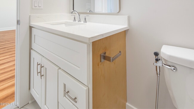 Building Photo - 1719 Country Club Dr