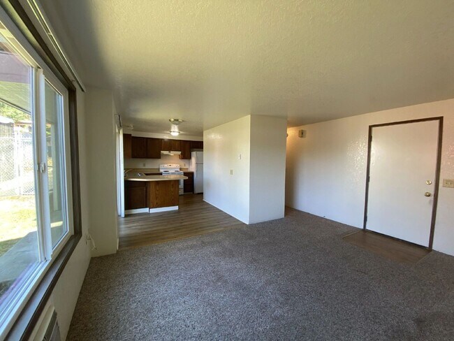 Building Photo - 152 NE Atkinson Ct