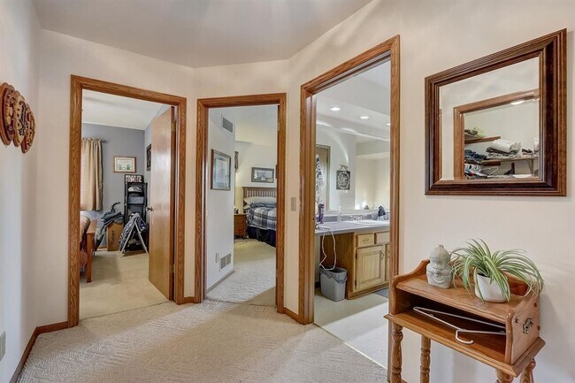 Building Photo - Punzel Sapphire Clarmar