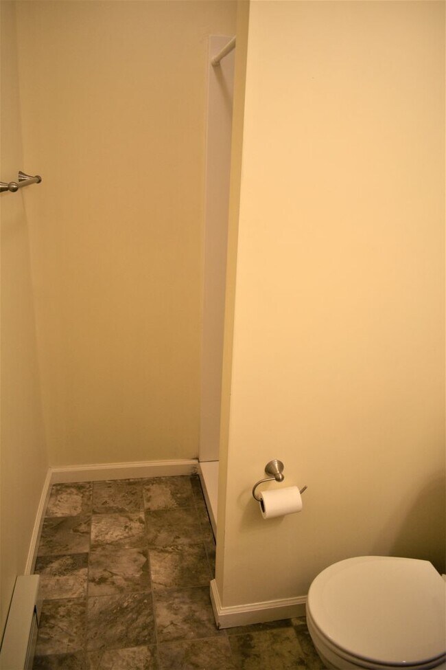 Building Photo - 1100 RES