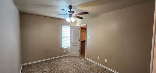 Building Photo - Beautiful 3 Bed, 2 Bath Duplex in Clear Cr...