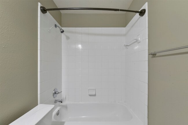 Building Photo - 9230 Eaglewood Spring Dr