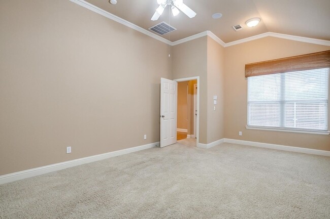 Building Photo - Amazing Well Maintained 3 Bedroom, 2 Bath Home in Euless Gated Community- 76039- Grapevine-Colley...