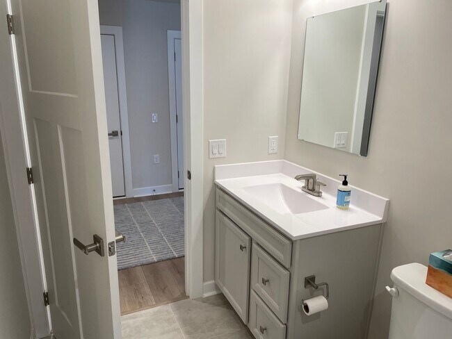 Building Photo - 3 Bedroom 2 Bath Home in Middle Creek Vill...