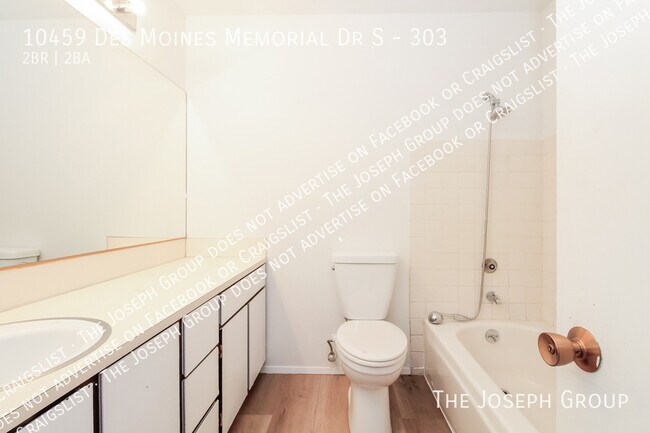 Building Photo - 10459 Des Moines Memorial Dr S