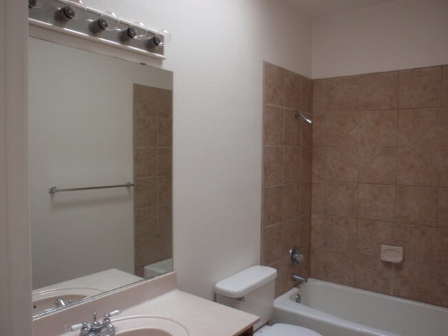 Building Photo - COMING SOON: Three Bedroom Home for Rent