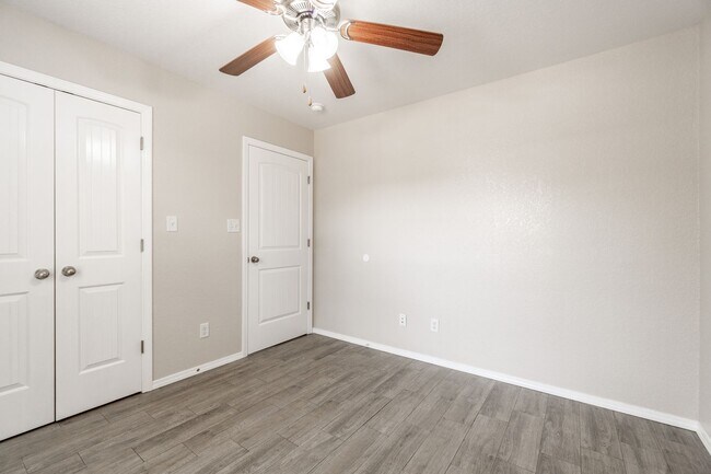 Building Photo - Mussett Rd Duplex