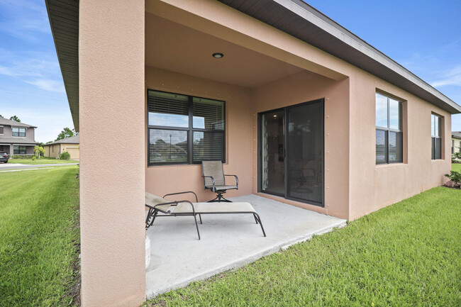 Building Photo - 922 Remington Green Dr SE