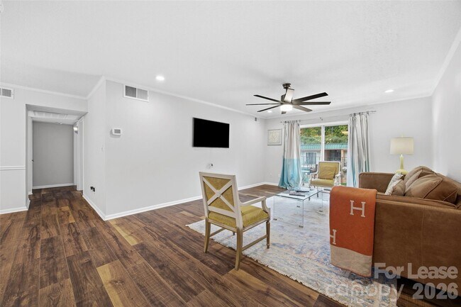 Building Photo - 4739 Hedgemore Dr