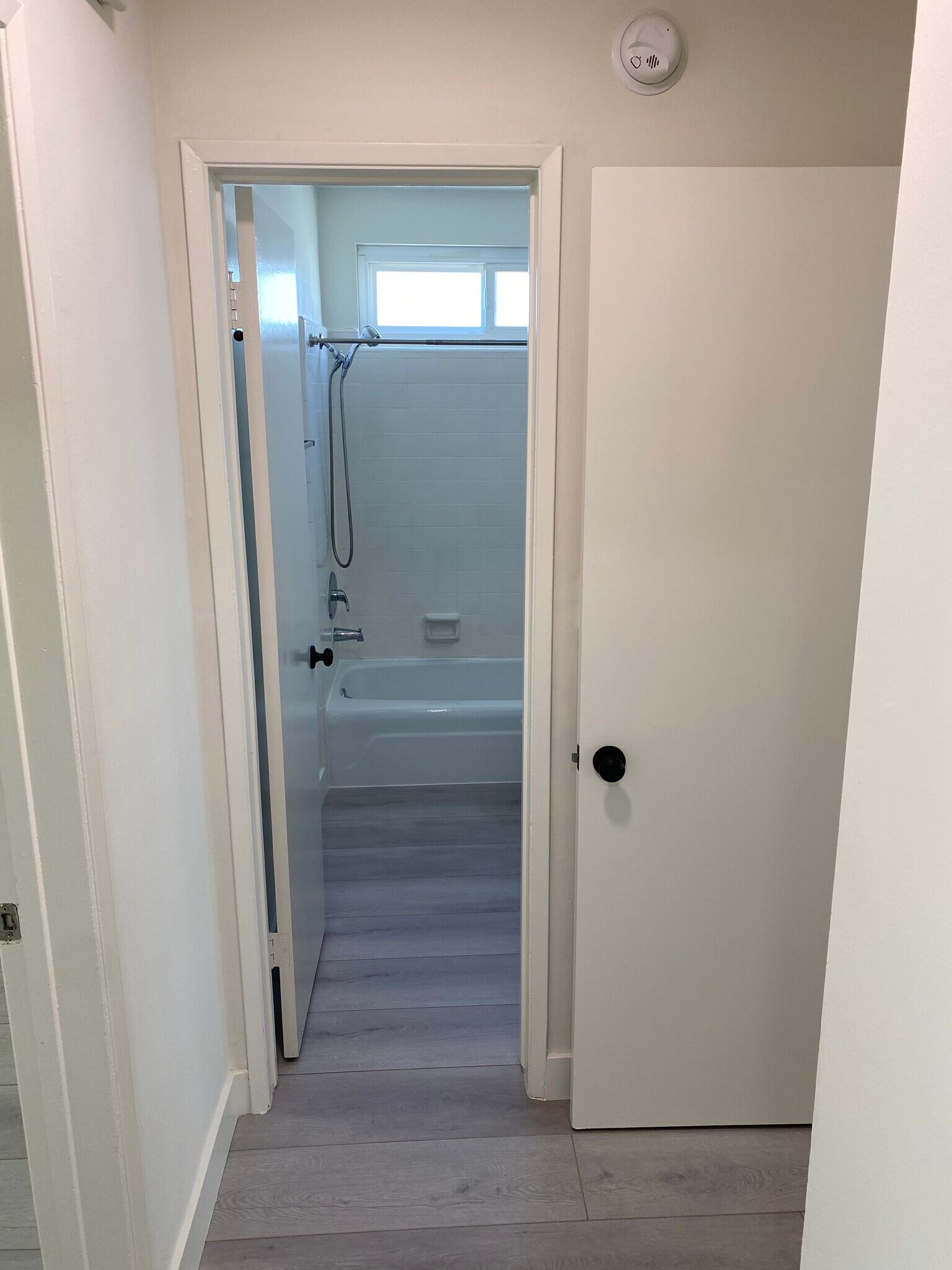 Building Photo - 422 N Hayworth Ave