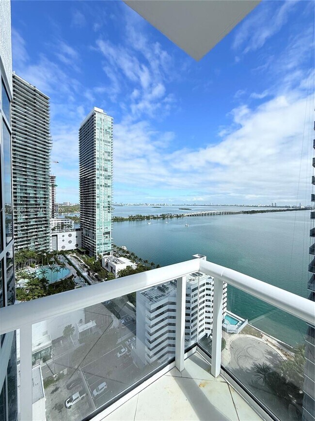 Building Photo - 480 NE 30th St