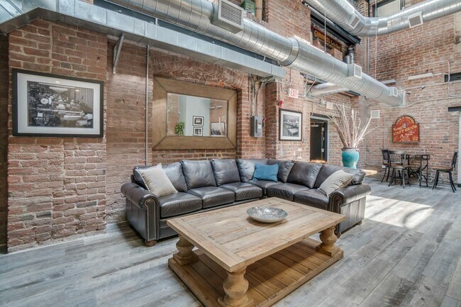 Building Photo - Shockoe Center