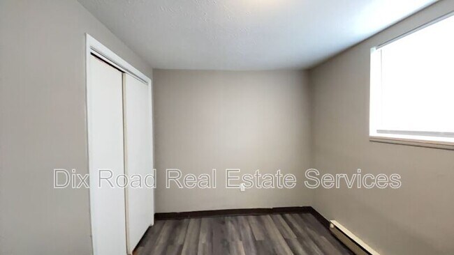Building Photo - 739 Trumbull St