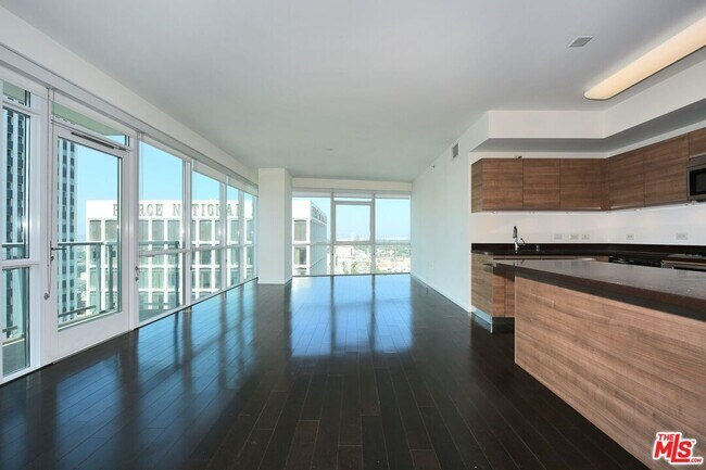 Building Photo - 3785 Wilshire Blvd