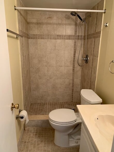 Building Photo - 1950 Paine Ave