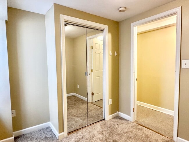 Building Photo - 2 Bed 1 Bath Adams Morgan