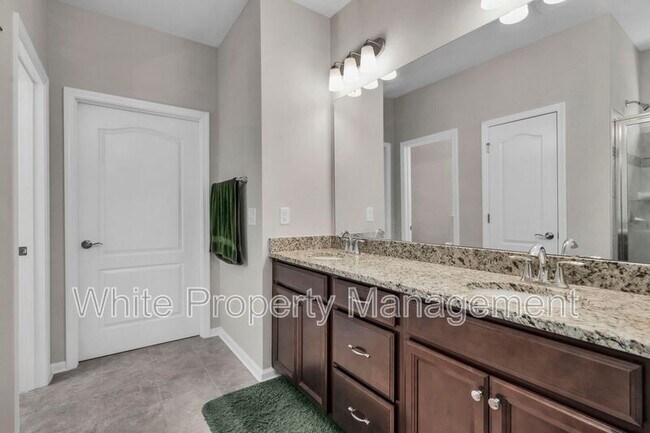 Building Photo - 15007 Arlington House Dr
