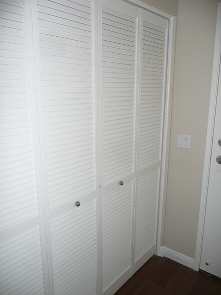 Building Photo - 2630 Dunstan Dr
