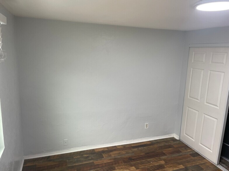 Building Photo - 917 56th Ave N