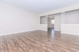 Building Photo - "$350 off if moved in by 7/10/26 - "Charming 2-Bedroom Retreat with 950 Sq Ft of Comfort in India...