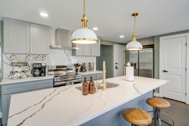 Building Photo - 500 Shelfar Pl