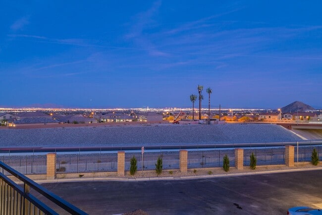 Building Photo - Beautiful Townhome in Providence Gated Com...