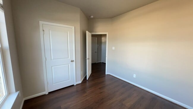 Building Photo - 1033 Tillman Ln