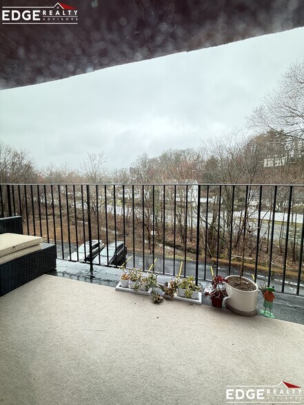 Building Photo - 16 Winter St