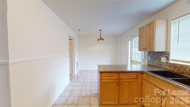 Building Photo - 1211 Scaleybark Rd