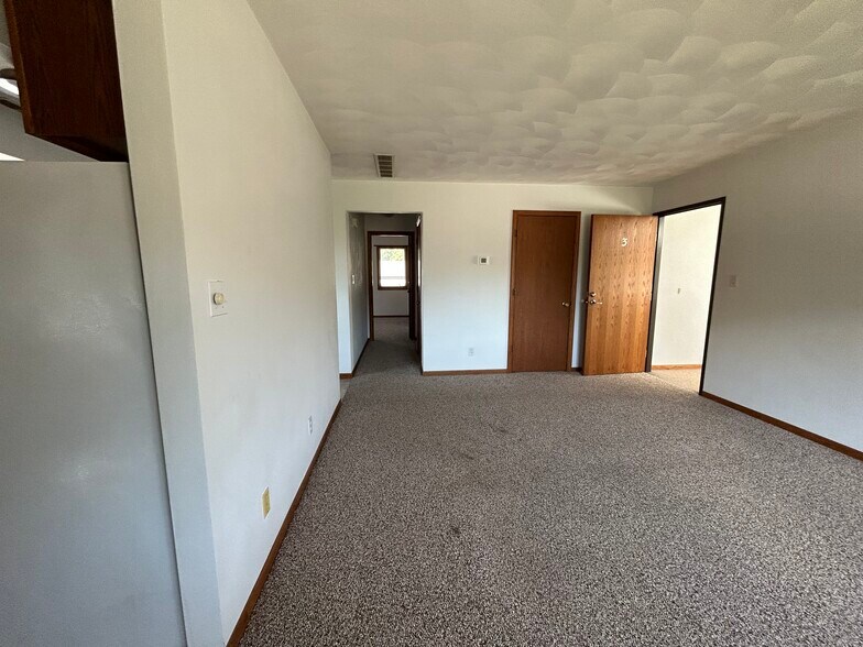 Building Photo - 715 S Canterbury Dr