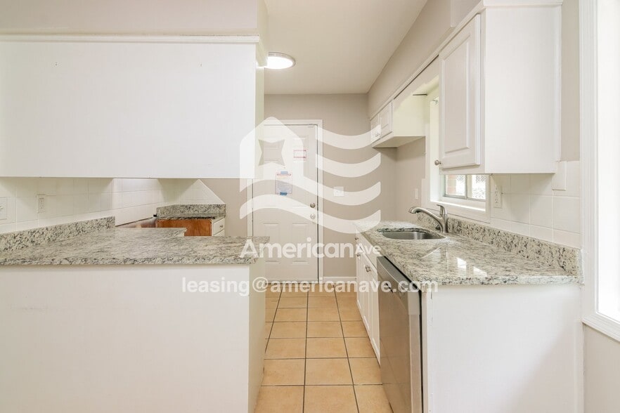 Building Photo - 453 Camden Dr