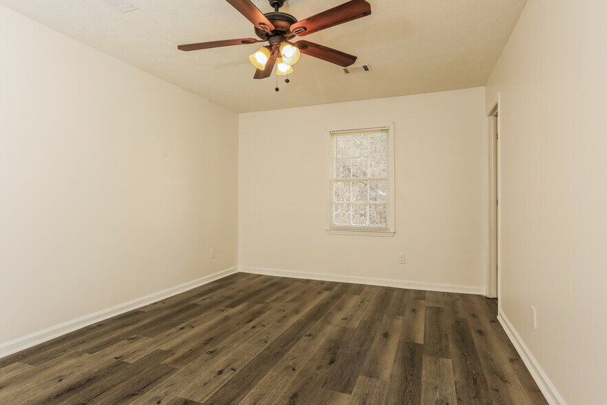 Building Photo - 2564 Snake Ct