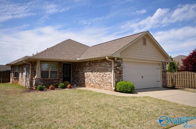 Primary Photo - 702 Willow Shoals Dr SW
