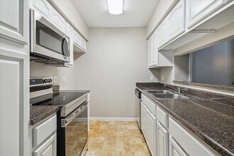 Building Photo - 3085 Walnut Bend Ln