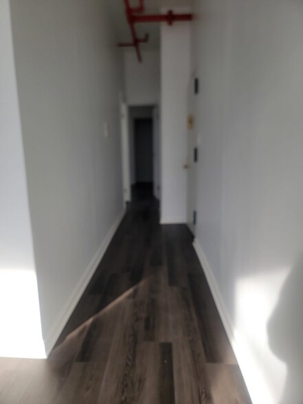 Building Photo - 13 Bleecker St