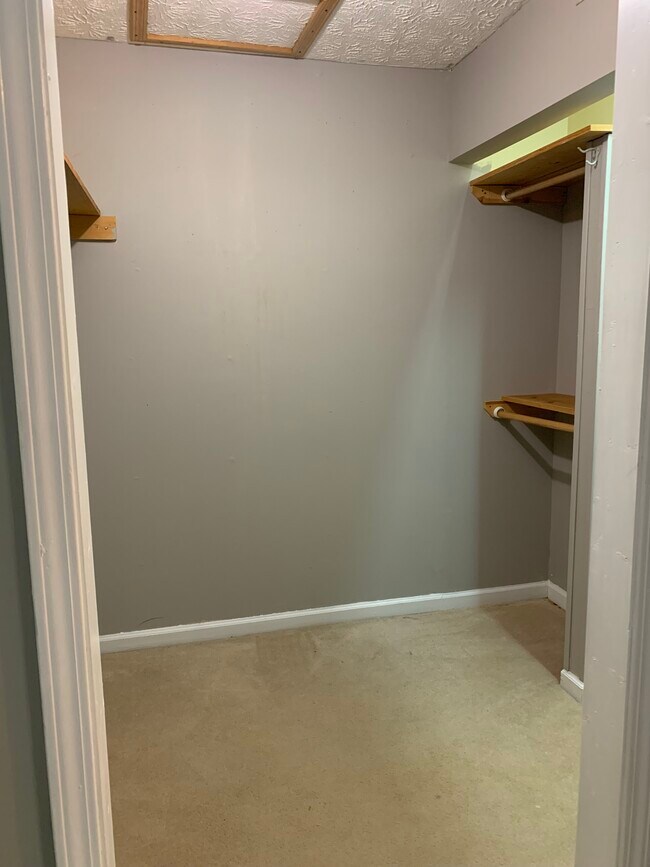 Building Photo - 1740 Brompton Square