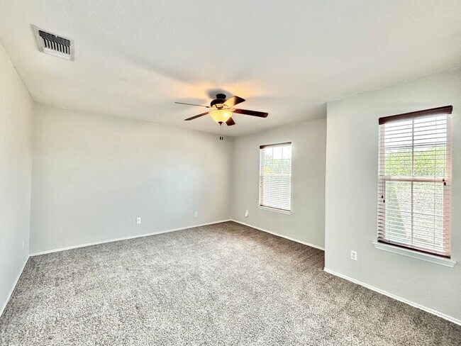 Building Photo - Beautiful 4 Bedroom Home in Inwood Place!