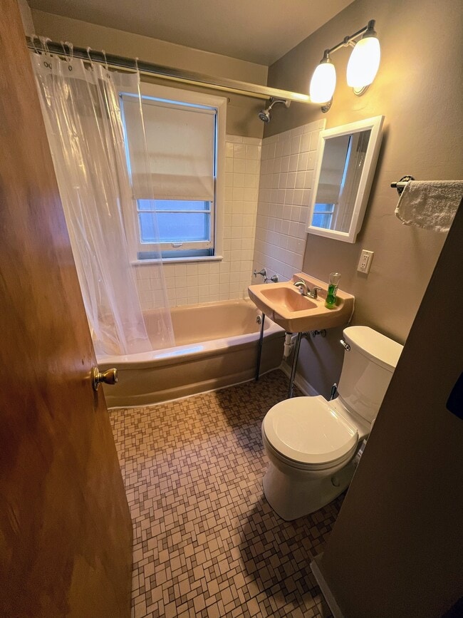 Building Photo - 6525 Powell Pl