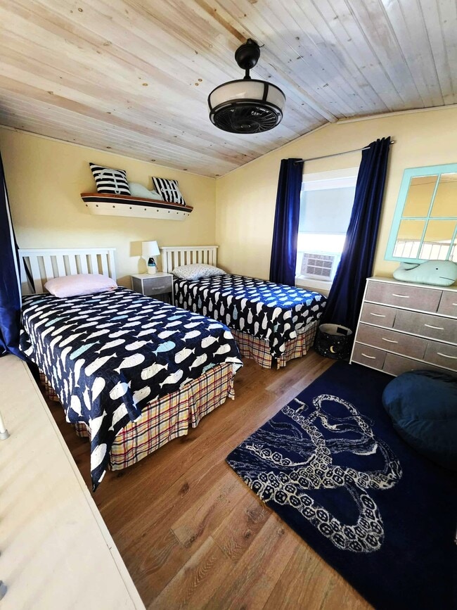 Building Photo - 8034 Riverview Rd